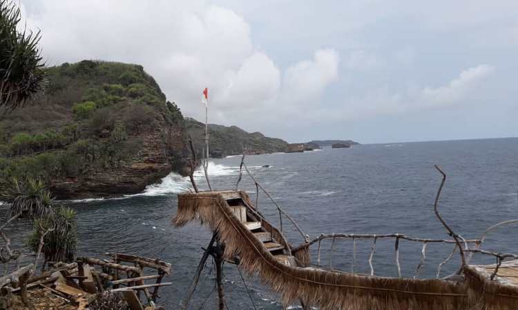 Fasilitas di Pantai Timang