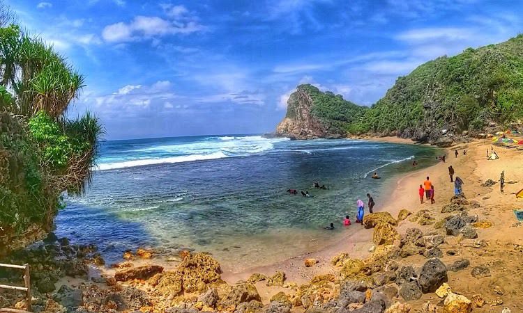 Kegiatan Pantai Ngobaran