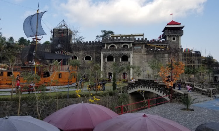 Kegiatan di The Lost World Castle