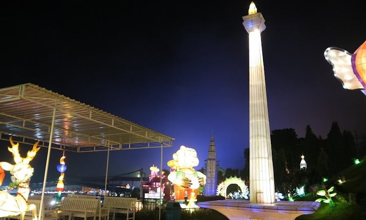 Aktivitas Batu Night Spectacular