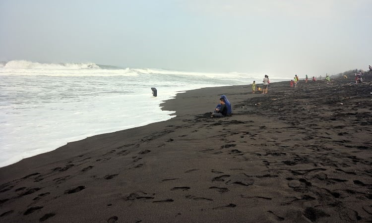 Aktivitas Pantai Trisik