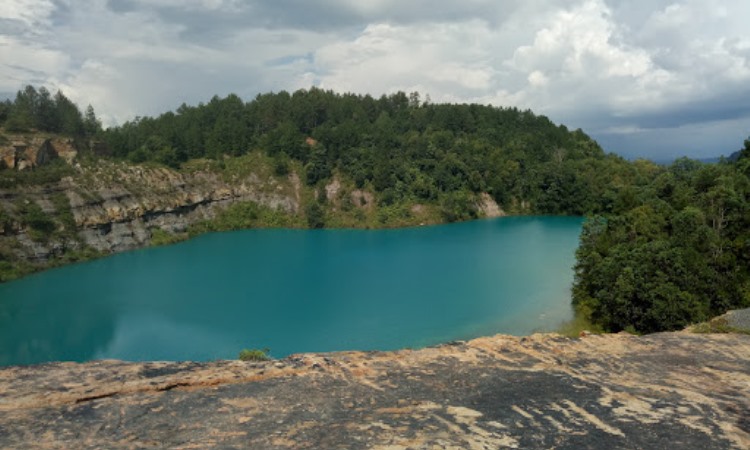 Alamat Danau Biru