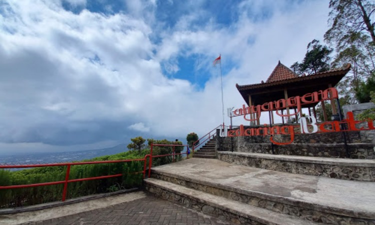 Daya Tarik Paralayang Batu