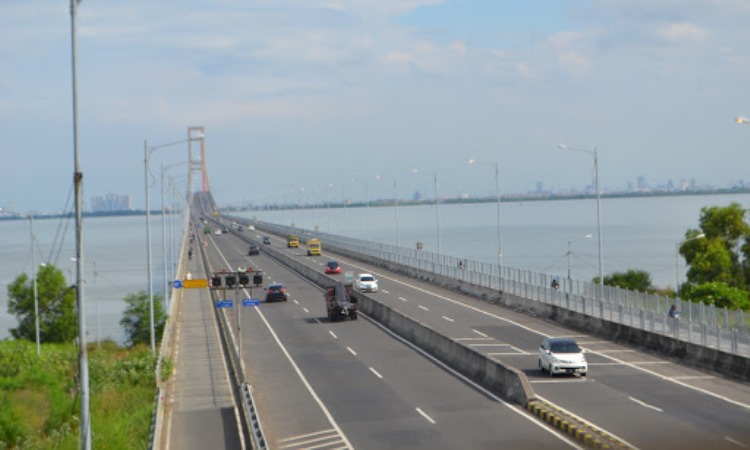Aktivitas Jembatan Ikonik