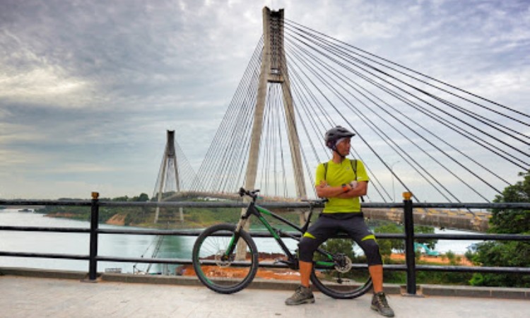 Aktivitas di Jembatan Barelang