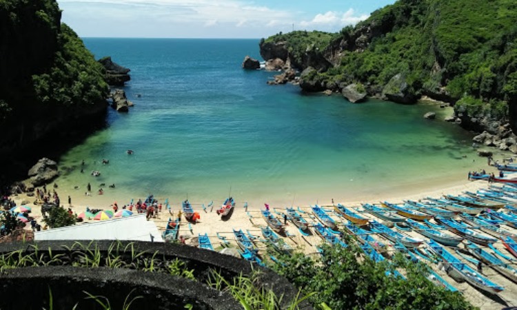 Aktivitas di Pantai Ngrenehan