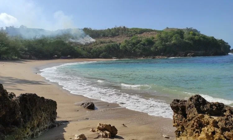 Alamat Pantai Pangi