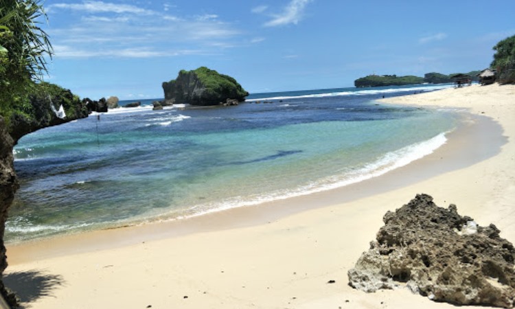 Alamat Pantai Sundak