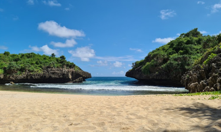 Daya Tarik Dimiliki Pantai Sedahan