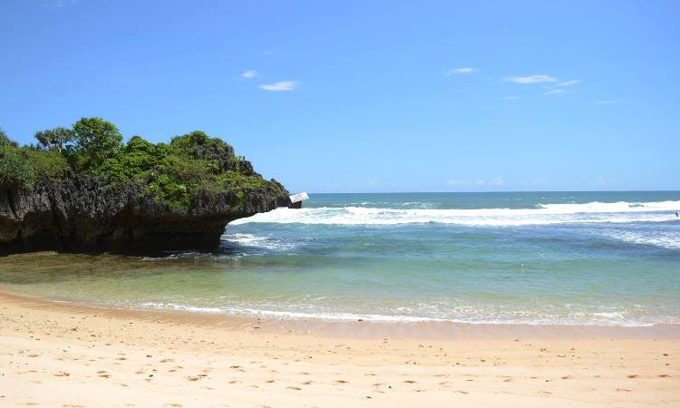 Daya Tarik Dimiliki Pantai Sundak