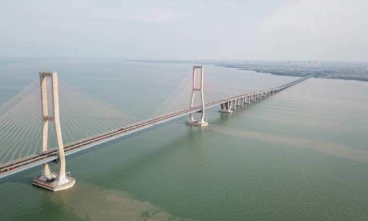 Daya Tarik Jembatan Suramadu
