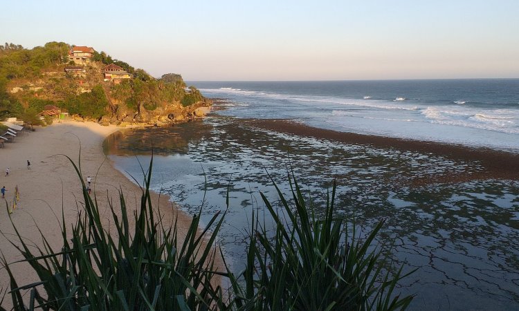 Daya Tarik Pantai Sundak