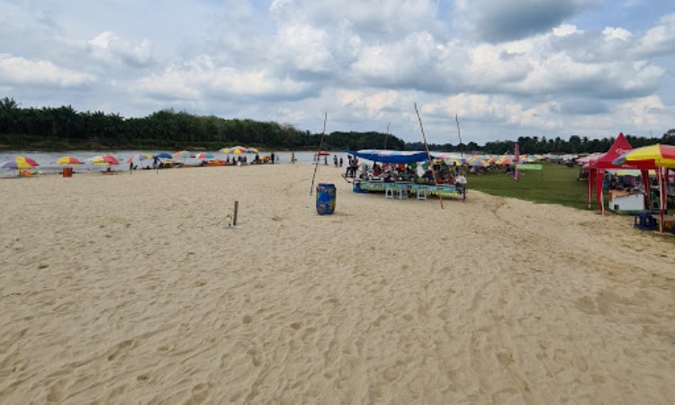 Daya Tarik Pulau Cinta Teluk Jering