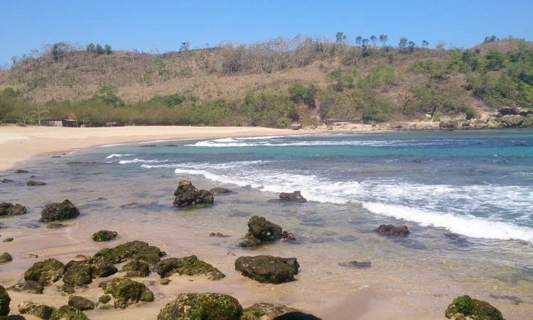Fasilitas Pantai Pangi