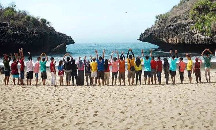 Kegiatan di Pantai Sedahan