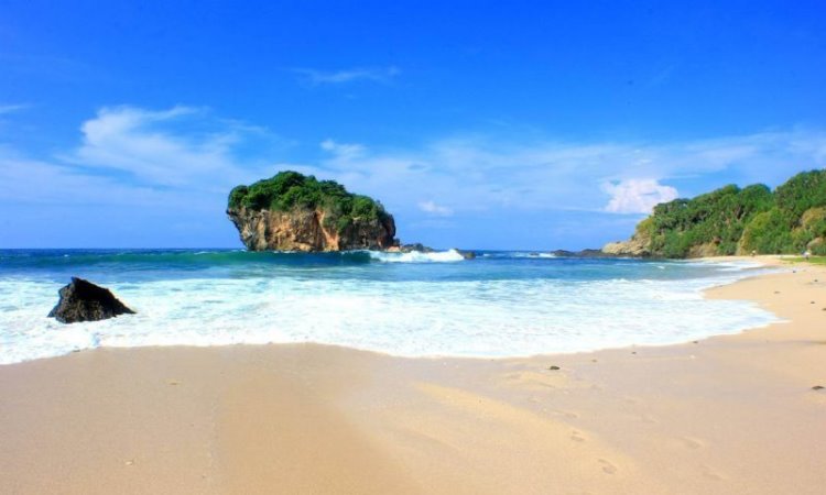 Pantai Jungwok, Surga Bahari yang Tersembunyi di Gunung Kidul Jogja - iTrip