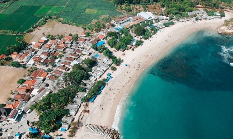Pantai Tambakrejo, Pantai Pasir Putih yang Menawan di Blitar