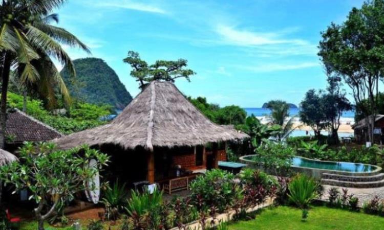 Penginapan Dekat Lokasi Pulau Merah