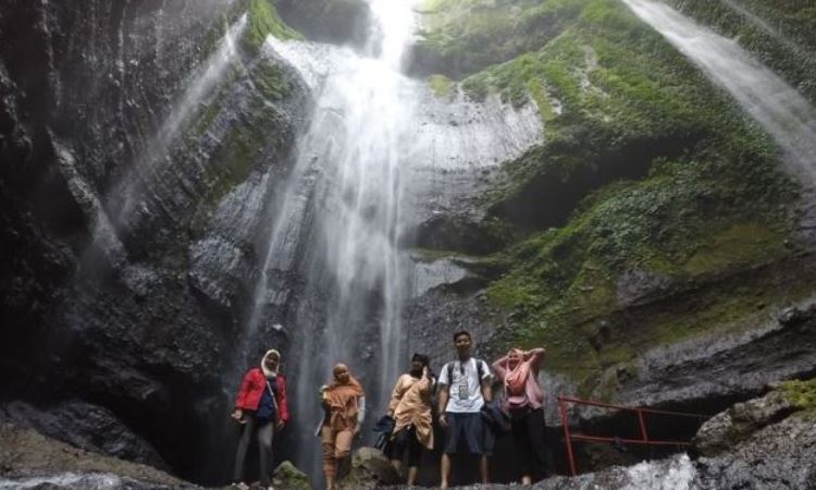 Aktivitas di Air Terjun Madakaripura