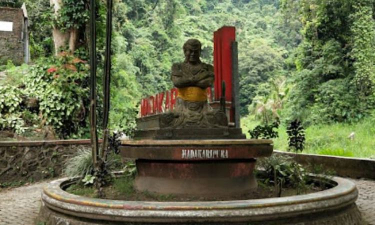 Daya Tarik Air Terjun Madakaripura