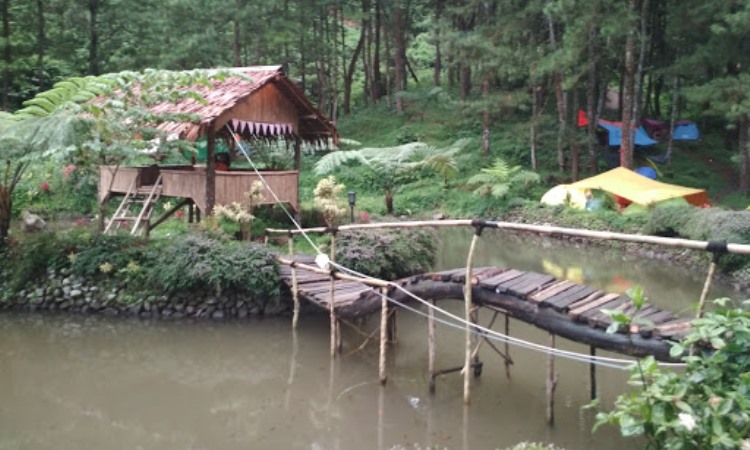Fasilitas di Curug Ciputri Bogor