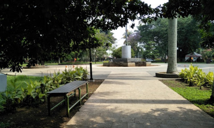 Fasilitas di Taman Kencana