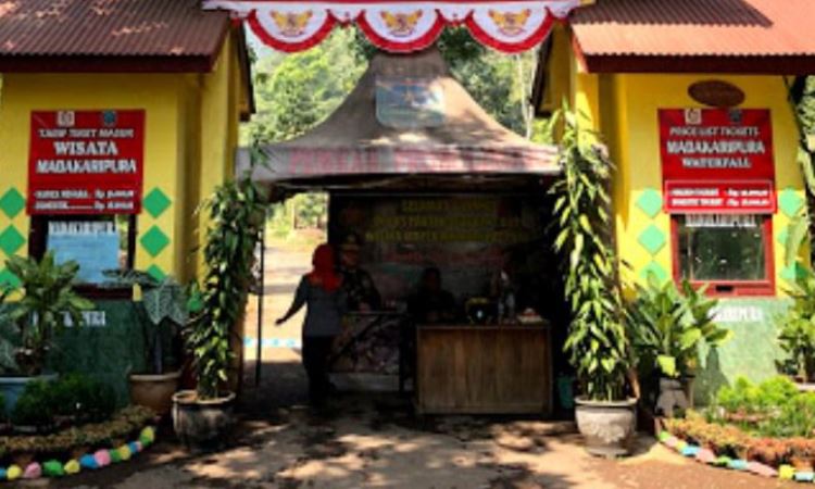 Harga Tiket Air Terjun Madakaripura