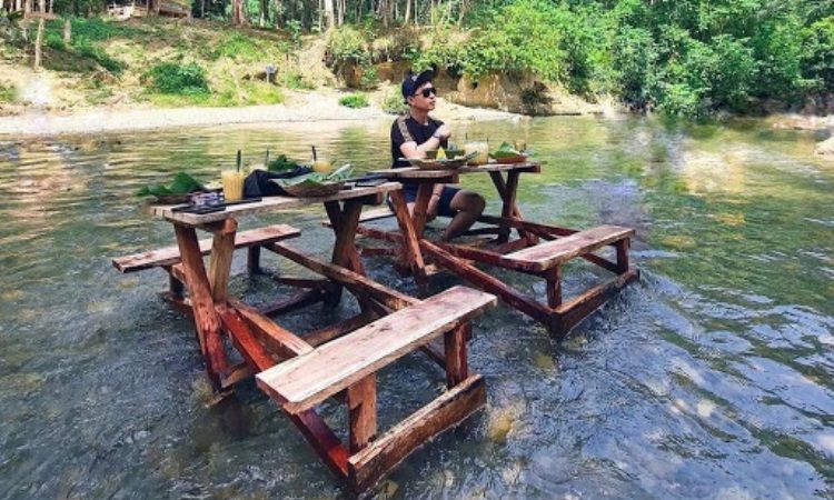 Kegiatan di Landak River