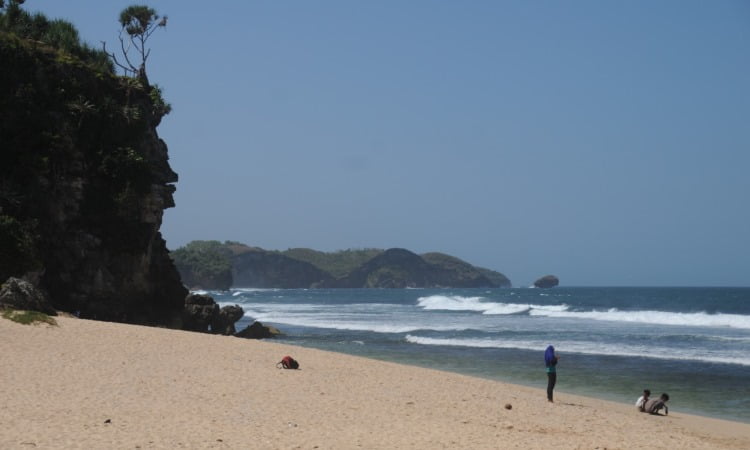 Aktivitas Pantai Krakal