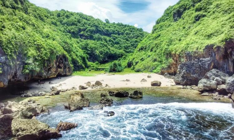 Daya Tarik Dimiliki Pantai Wohkudu