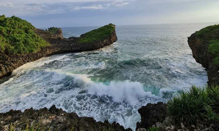Daya Tarik Pantai Kesirat