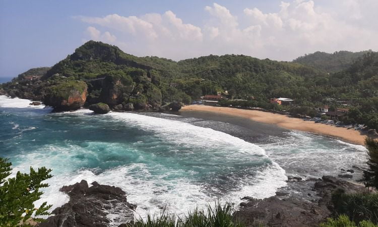 Daya Tarik Pantai Siung