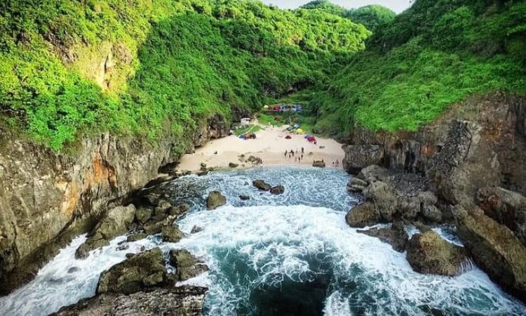 Daya Tarik Pantai Wohkudu Gunung Kidul