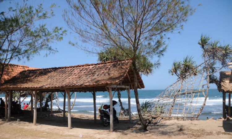 Fasilitas di Pantai Krakal