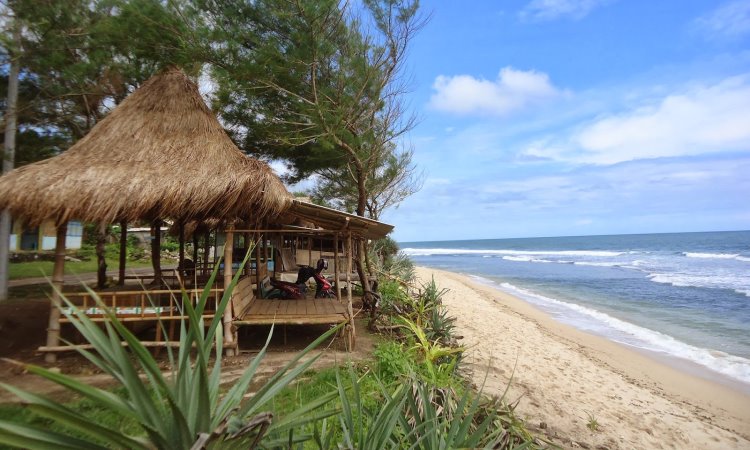 Fasilitas di Pantai Sepanjang