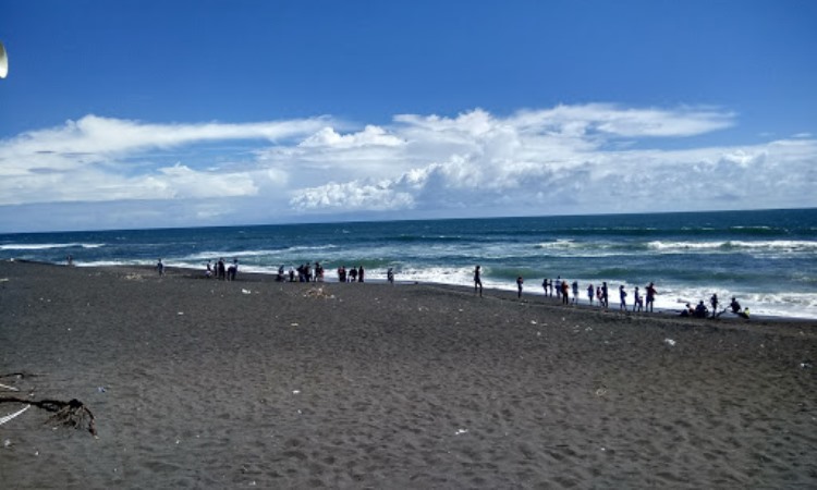 Kegiatan Menarik di Pantai Goa Cemara