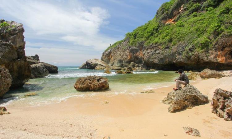 Kegiatan Menarik di Pantai Wohkudu