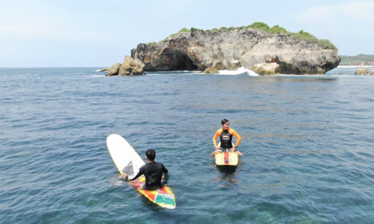 Kegiatan di Pantai Ngandong