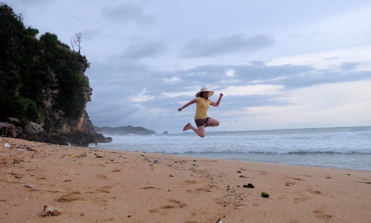 Kegiatan di Pantai Sepanjang