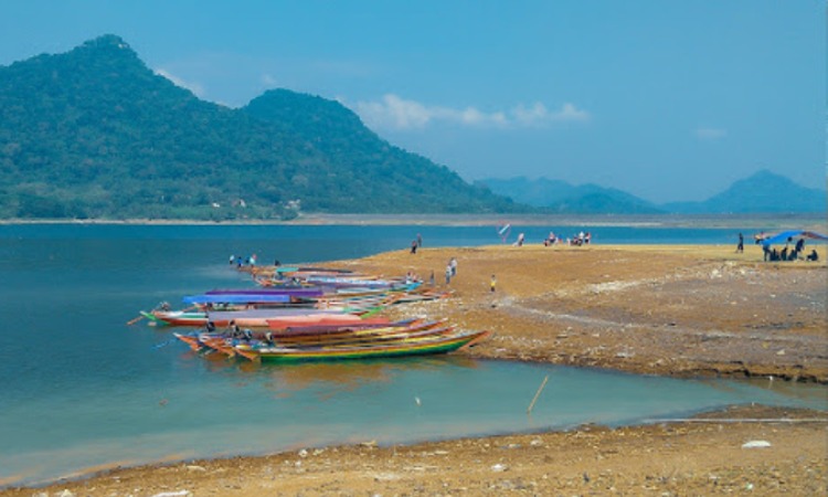 Aktivitas di Waduk Jatiluhur