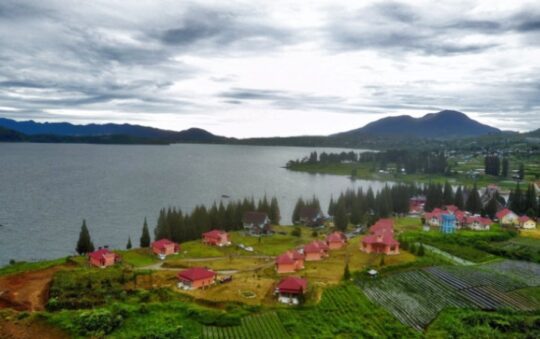 Danau Kembar, Destinasi Wisata Alam yang Kaya Pesona di Solok
