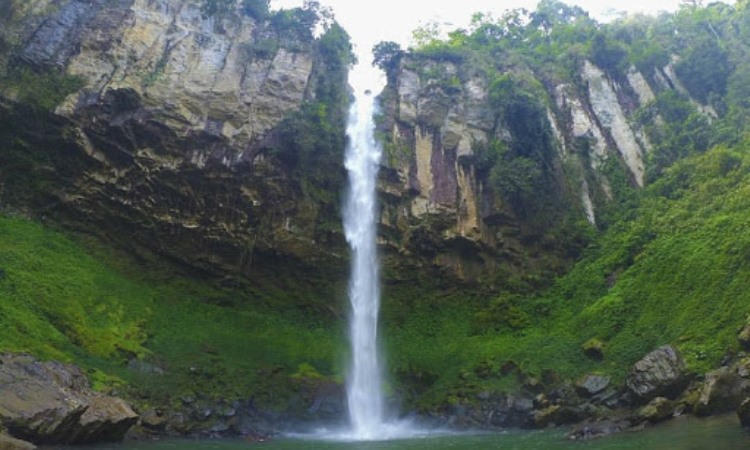 Daya Tarik Air Terjun Putri Malu