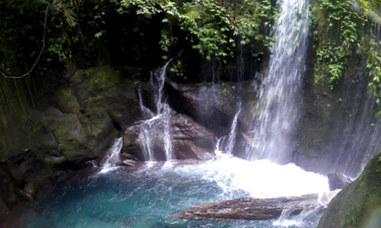 Daya Tarik Air Terjun Tongkat
