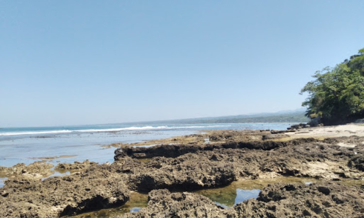 Daya Tarik Dimiliki Pantai Rancabuaya