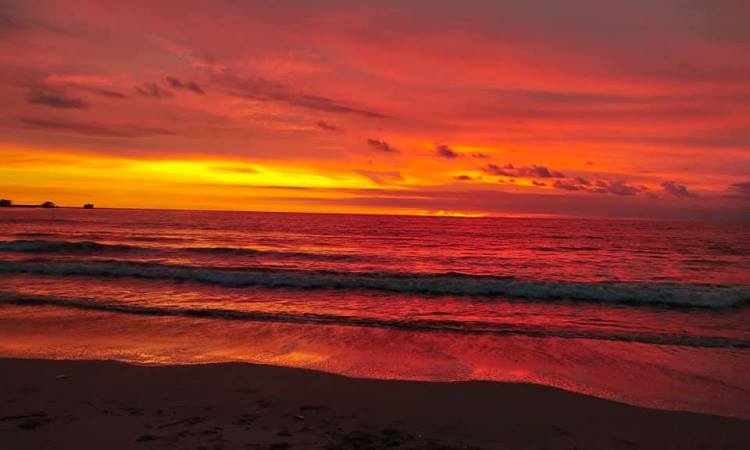Daya Tarik Pantai Santolo