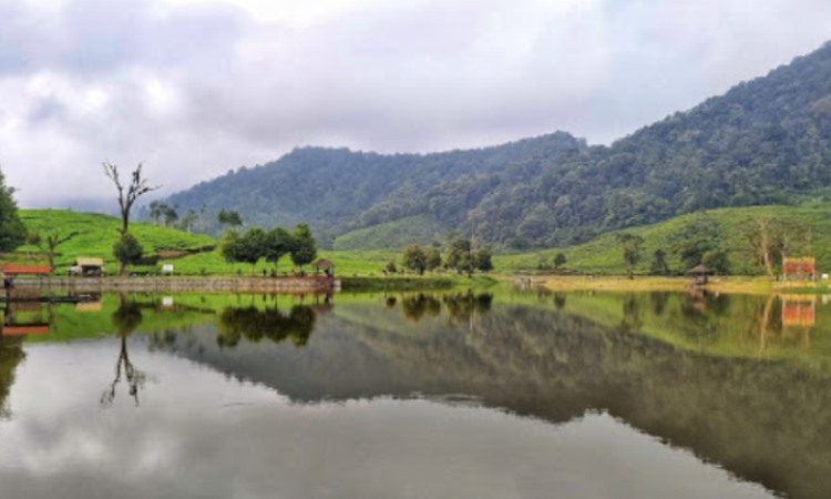Daya Tarik Telaga Saat