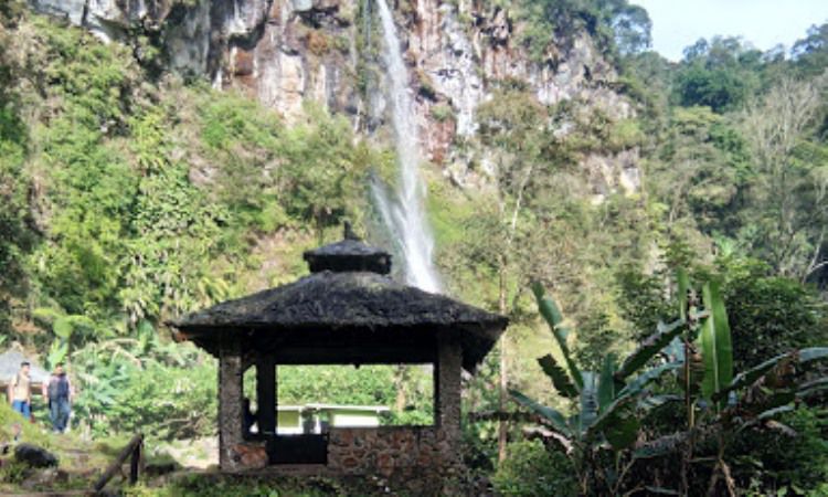 Fasilitas di Curug Cibeureum