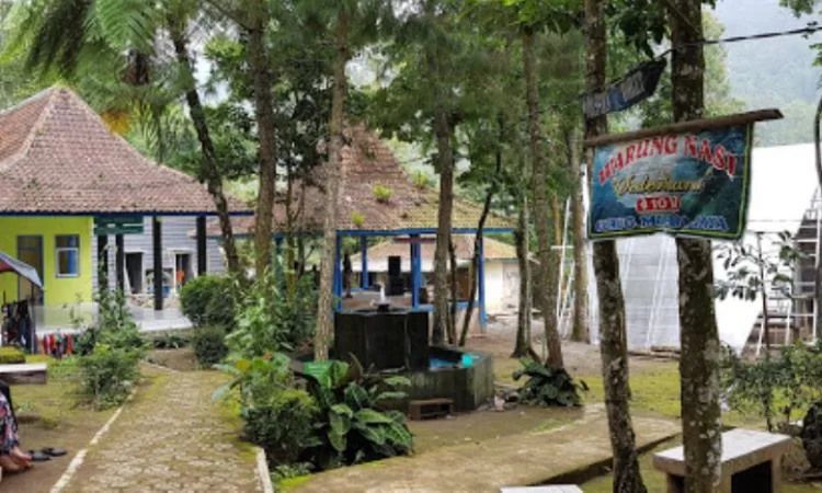 Fasilitas di Curug Muara Jaya