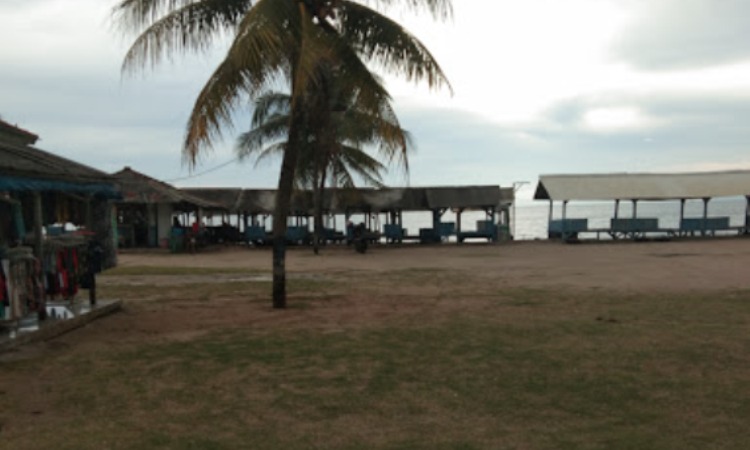 Fasilitas di Pantai Sambolo Anyer