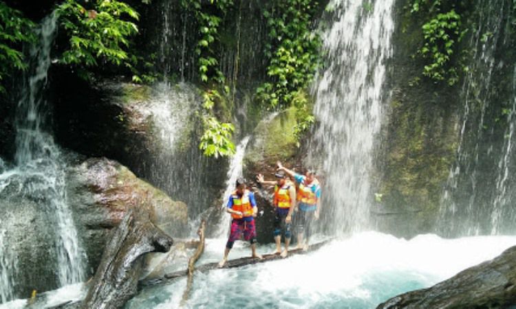 Kegiatan Air Terjun Pelaruga